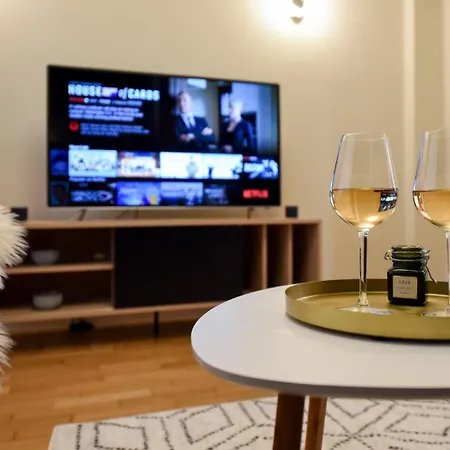 City Living At Its Best - Spacious 2 Bedroom Apartment On Calea Victoriei Bucarest Extérieur photo
