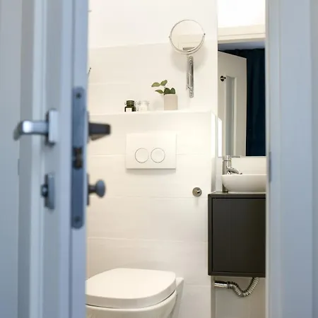 City Living At Its Best - Spacious 2 Bedroom Apartment On Calea Victoriei Bucarest Extérieur photo